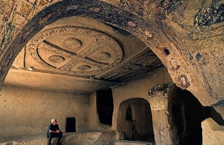 Las iglesias rupestres de Goreme, Turquía 17 iglesias rupestres increíblemente hermosas en todo el mundo | bayas de cerebro